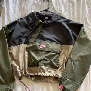 Nike wind breaker jacket Size S